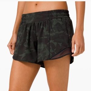 *NWOT* Lululemon Hotty Hot Shorts